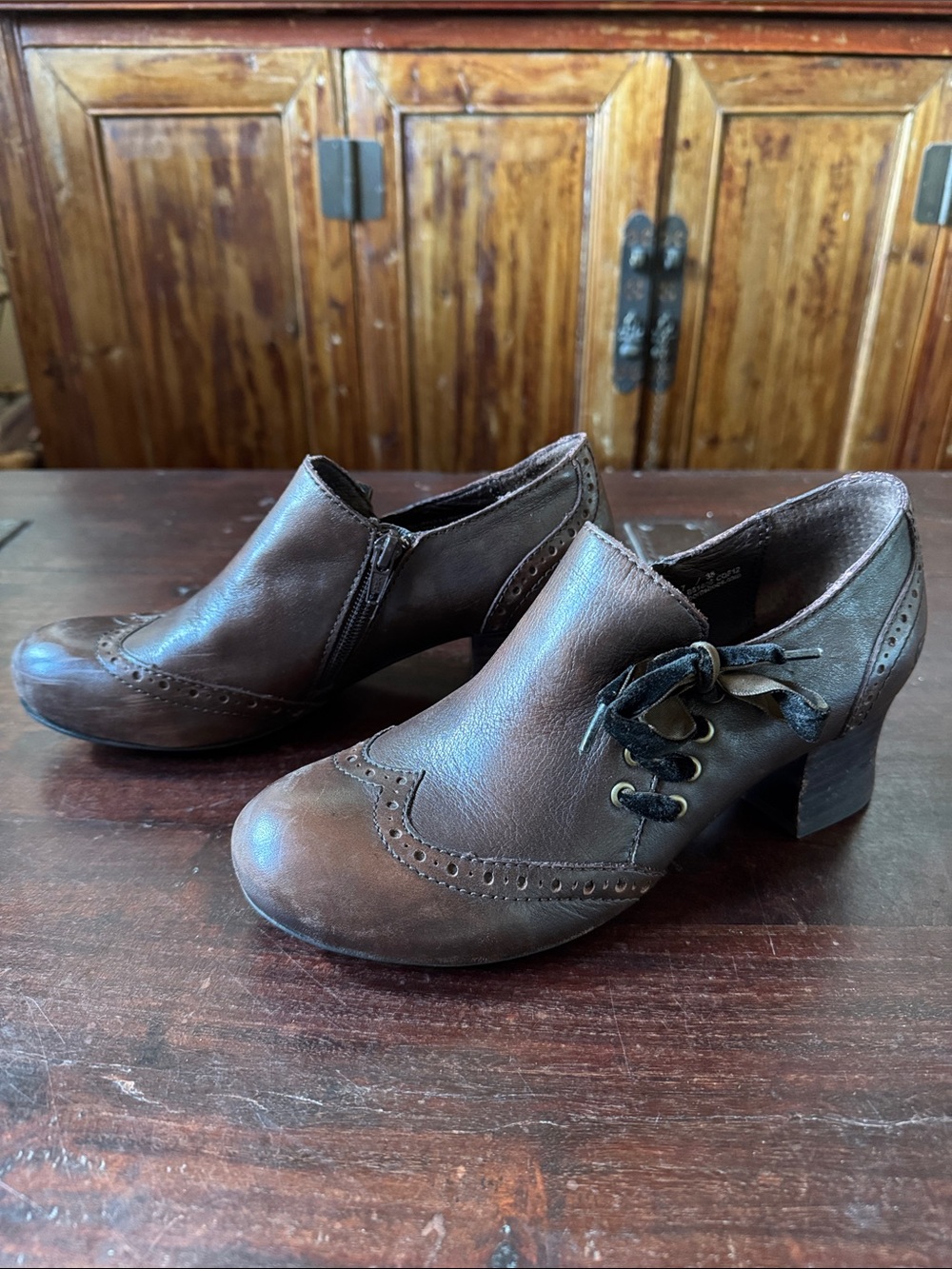 Born Brown Leather Lace-Up Heeled Oxfords